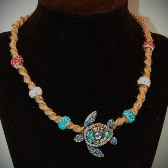 Beautiful Sea Life Combo Set of 3 Necklaces & Broach/Pin On Handmade Hemp Chains - Picture 5 of 15